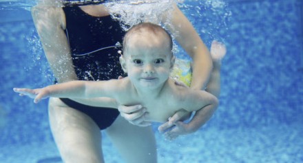 Plavání rodičů s dětmi
